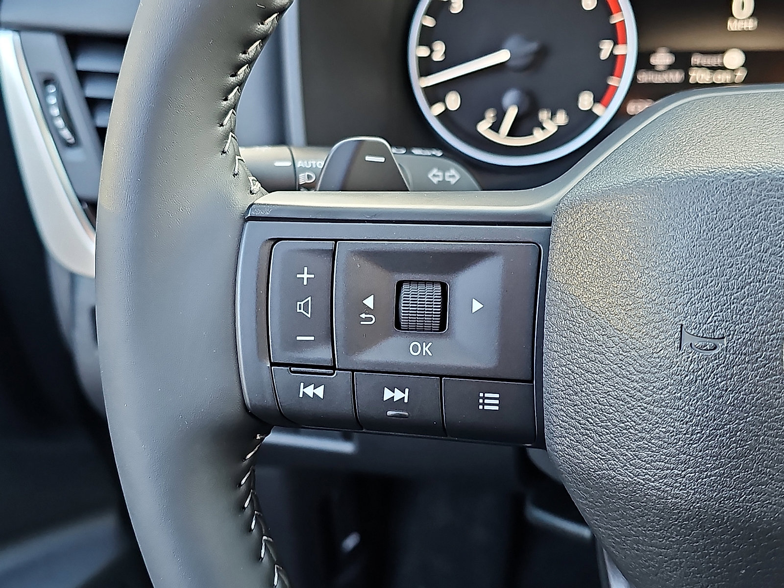 Certified 2026 Nissan Rogue SV image 21