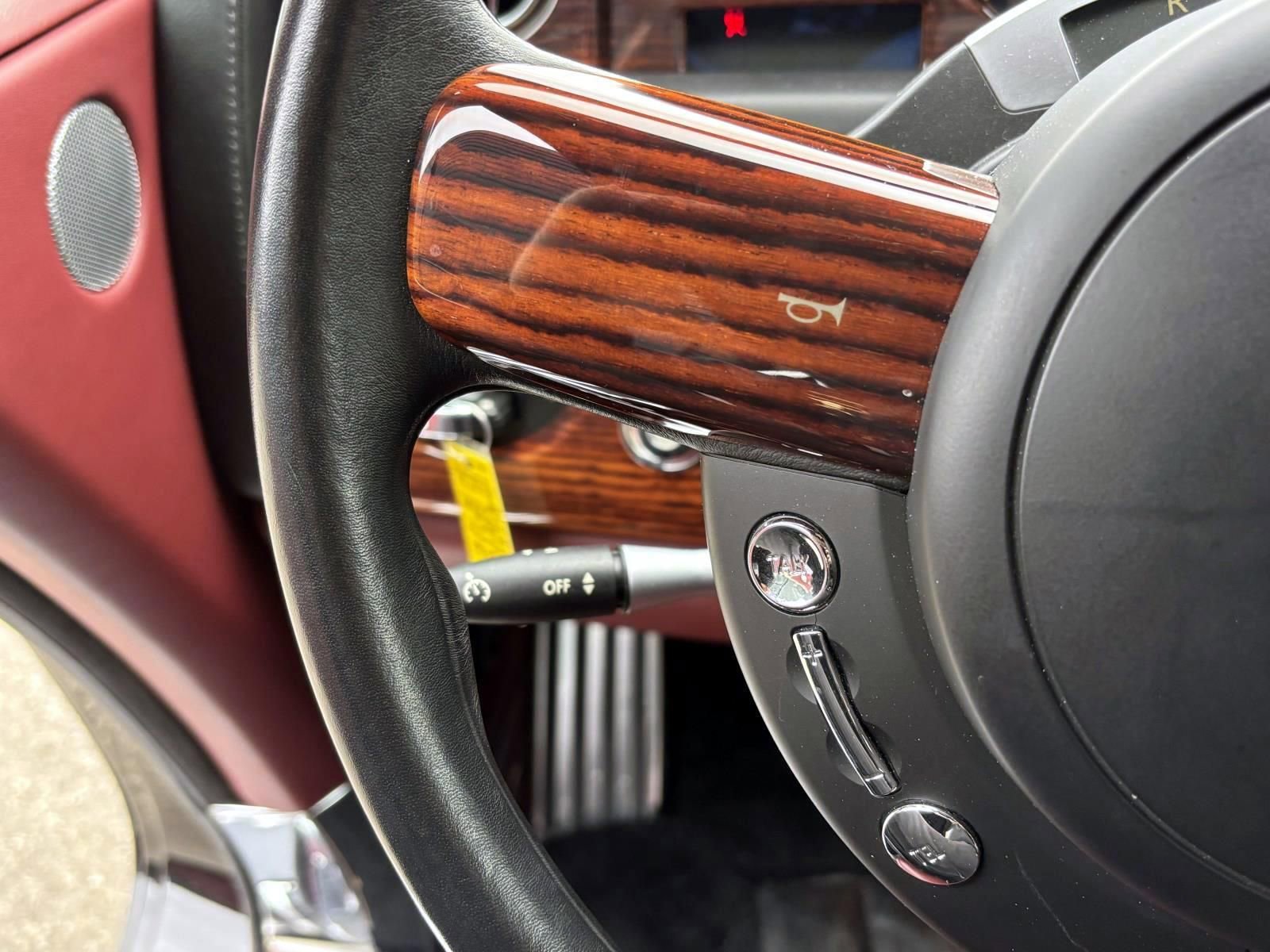 Used 2010 Rolls-Royce Phantom Drophead Coupe image 20