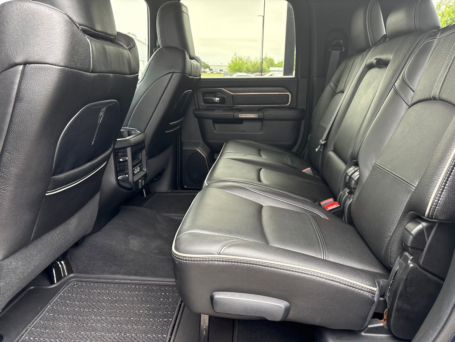 Used 2022 RAM 2500 Limited w/ Night Edition AWD/4WD image 17