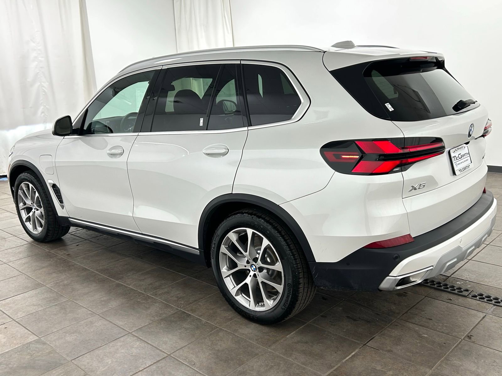 Used 2026 BMW X5 xDrive50e w/ Premium Package image 3