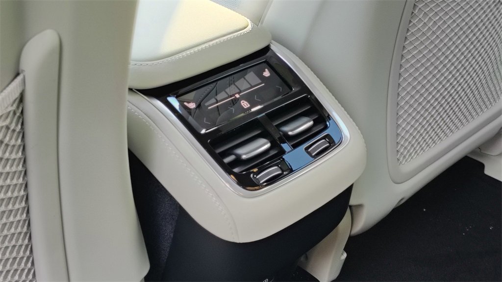 New 2026 Volvo XC90 B6 Ultra image 30