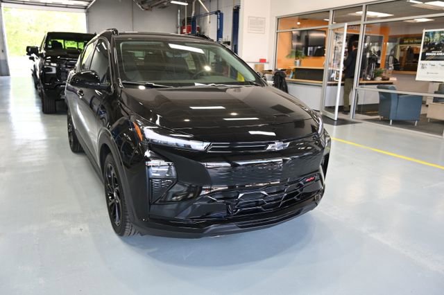 New 2027 Chevrolet Bolt RS w/ Technology Package FWD image 3