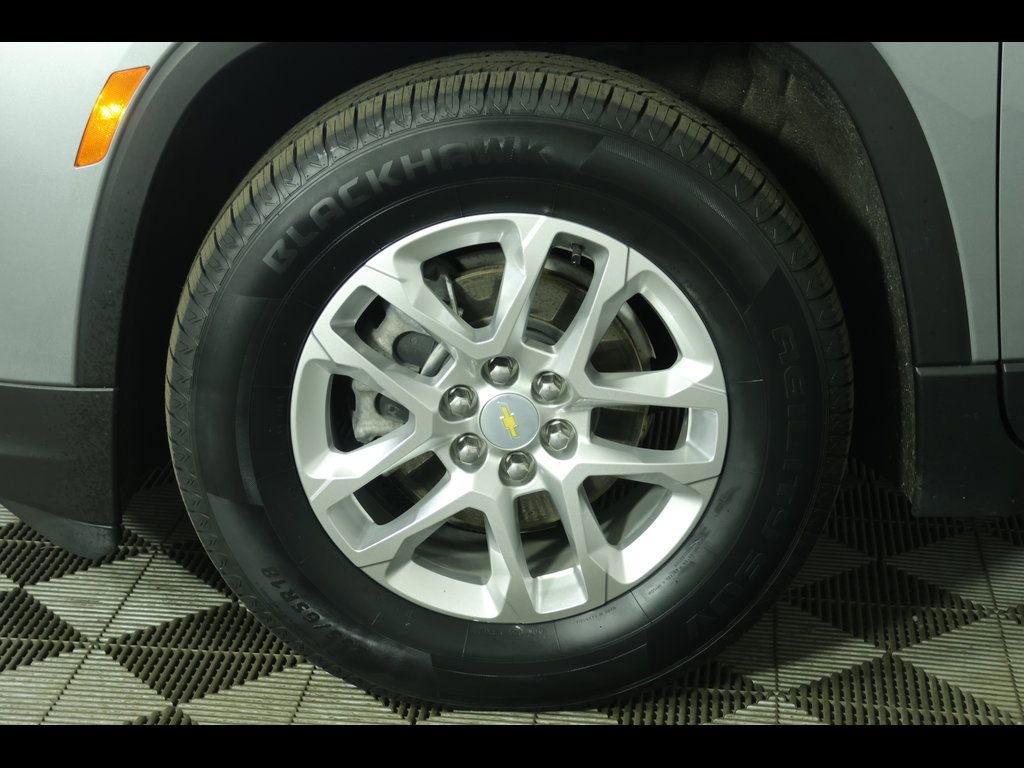 Used 2023 Chevrolet Traverse LS AWD/4WD image 8