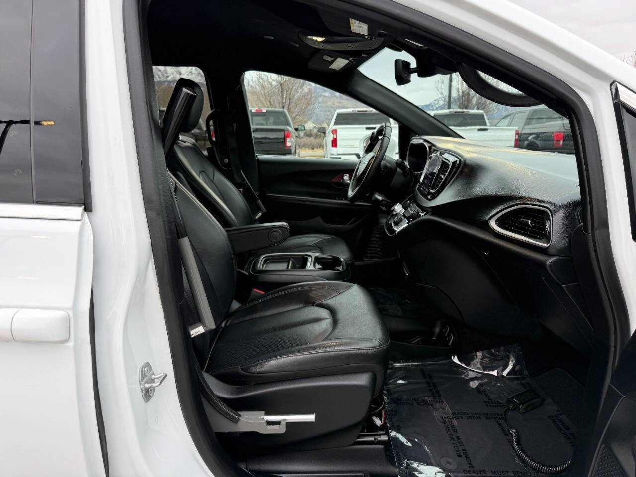 Used 2020 Chrysler Pacifica Touring-L image 19