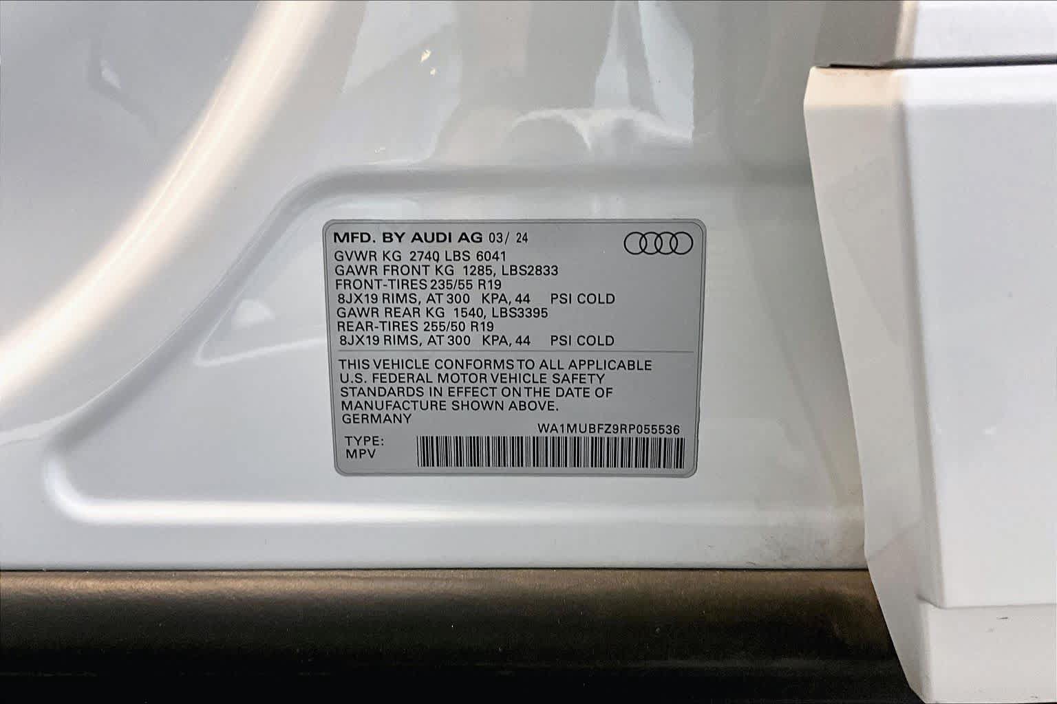 Used 2024 Audi Q4 e-tron Prestige AWD/4WD image 33