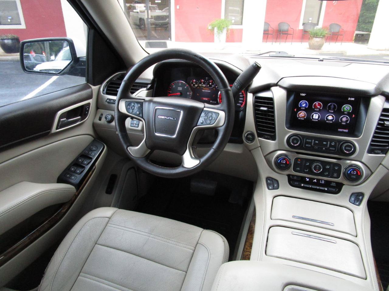 Used 2015 GMC Yukon Denali w/ Touring Package RWD image 8