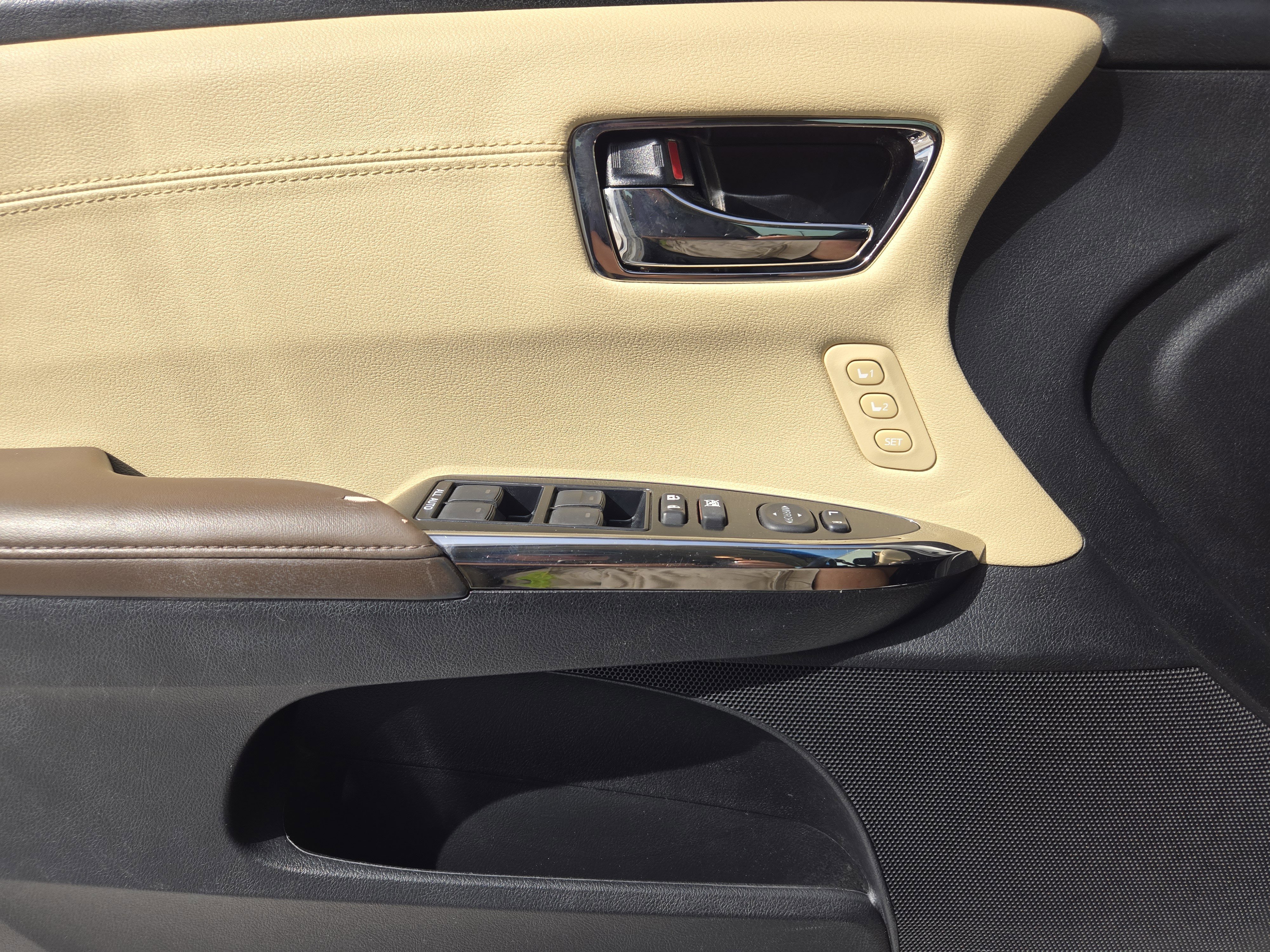 Used 2018 Toyota Avalon XLE Premium FWD image 25