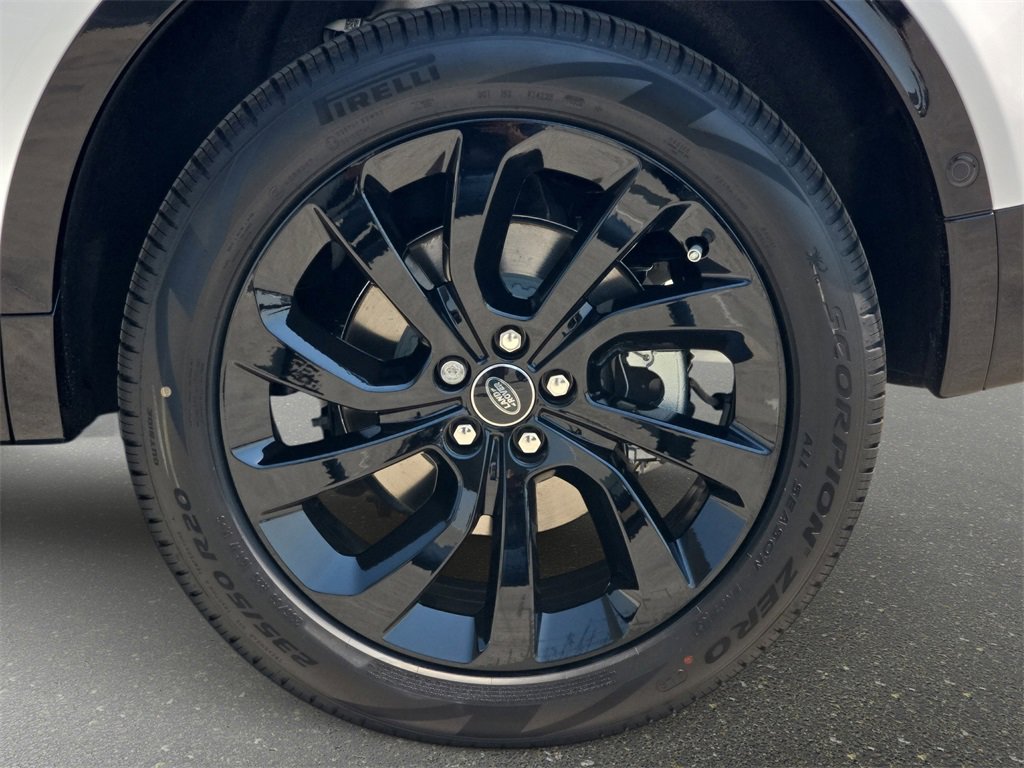 New 2025 Land Rover Discovery Sport Dynamic SE image 34