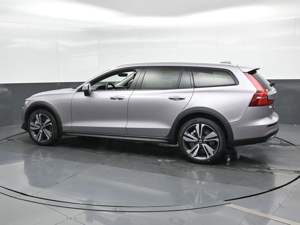 New 2026 Volvo V60 B5 Cross Country Plus w/ Climate Package image 7