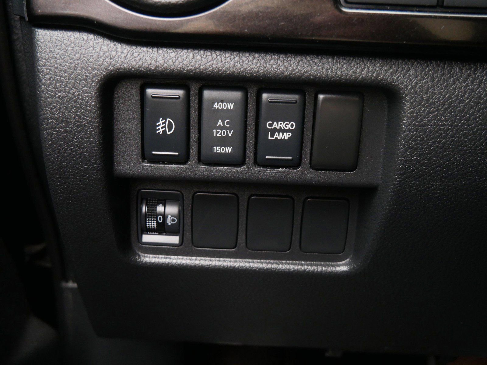 Used 2018 Nissan Titan SL w/ Midnight Edition image 32