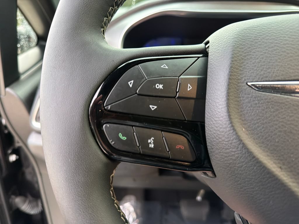 Used 2022 Chrysler Pacifica Limited w/ S Appearance Package FWD image 20