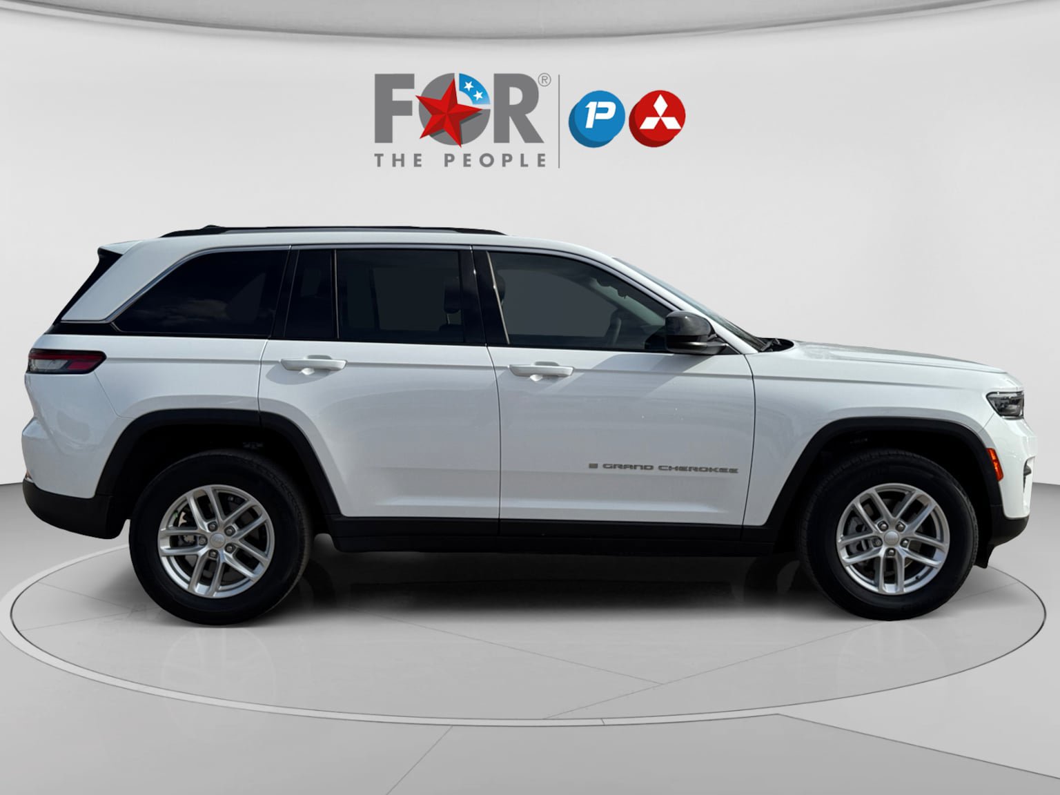 Used 2023 Jeep Grand Cherokee Laredo w/ Luxury Tech Group I RWD image 6