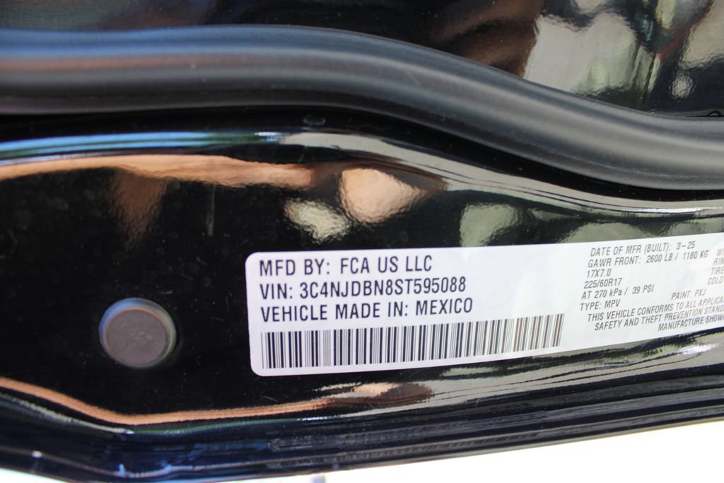 Used 2025 Jeep Compass Latitude AWD/4WD image 40