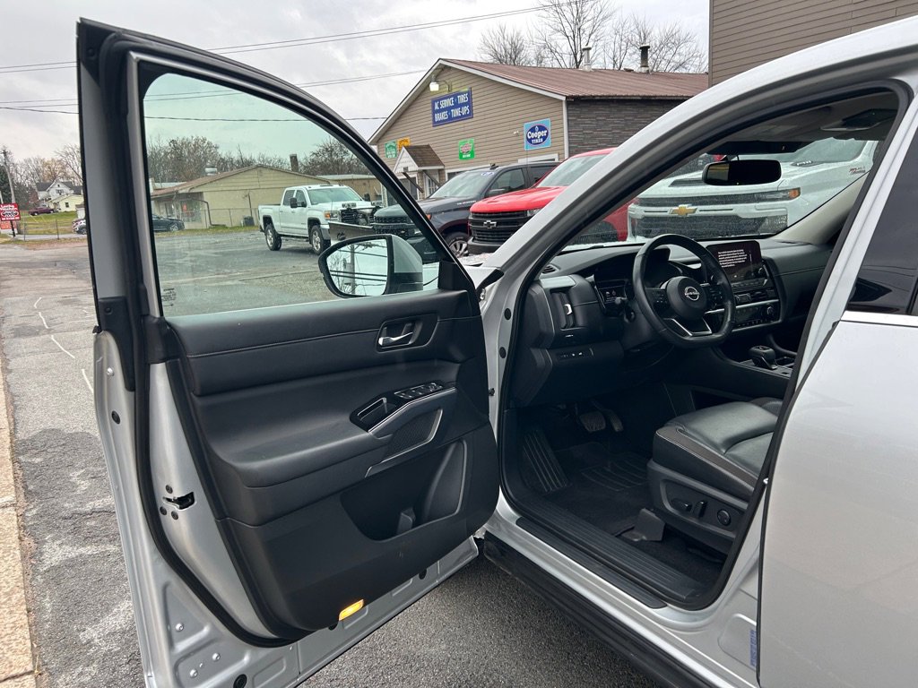 Used 2022 Nissan Pathfinder SL image 14