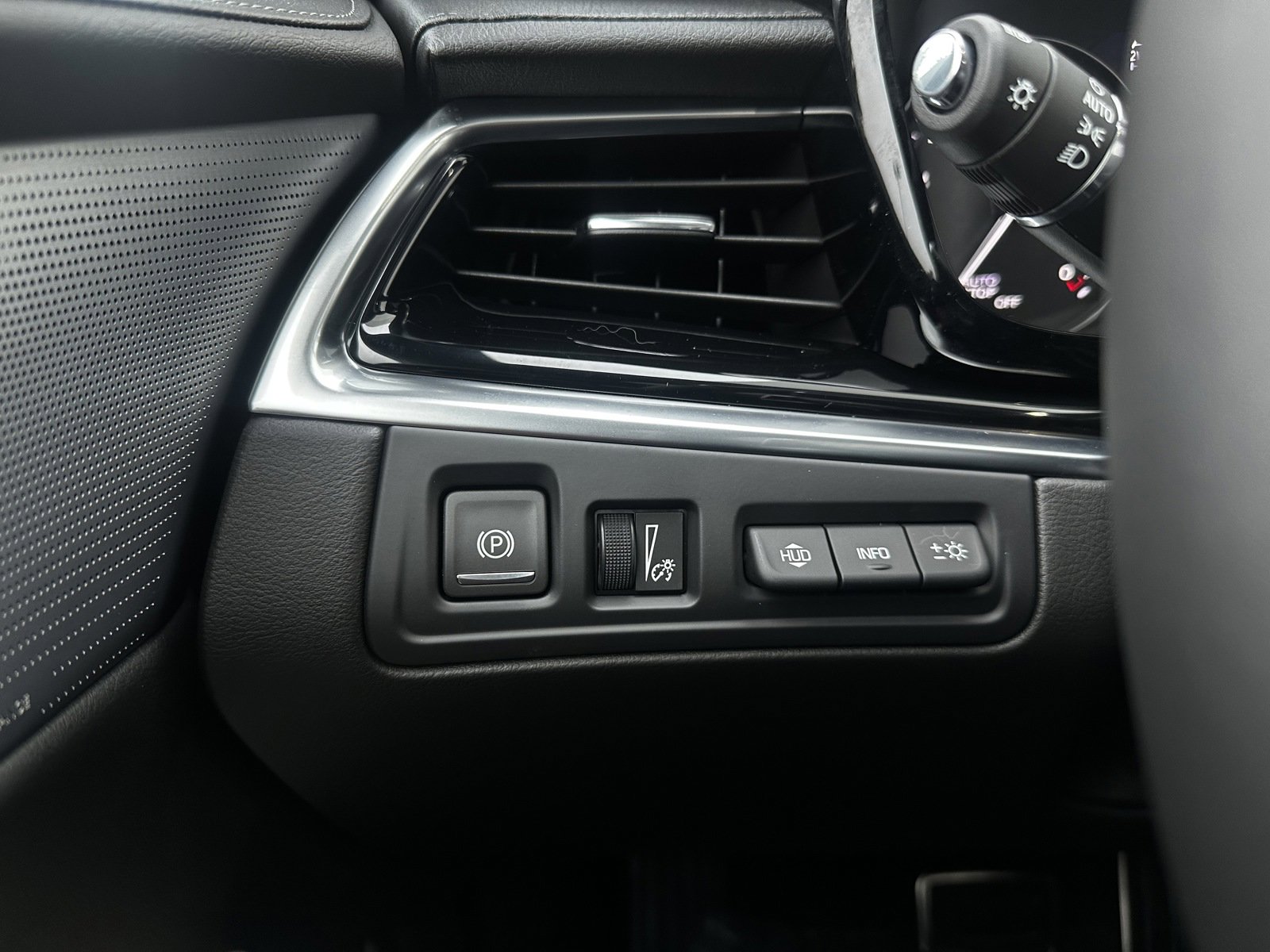 New 2025 Cadillac XT6 Sport w/ Technology Package image 26