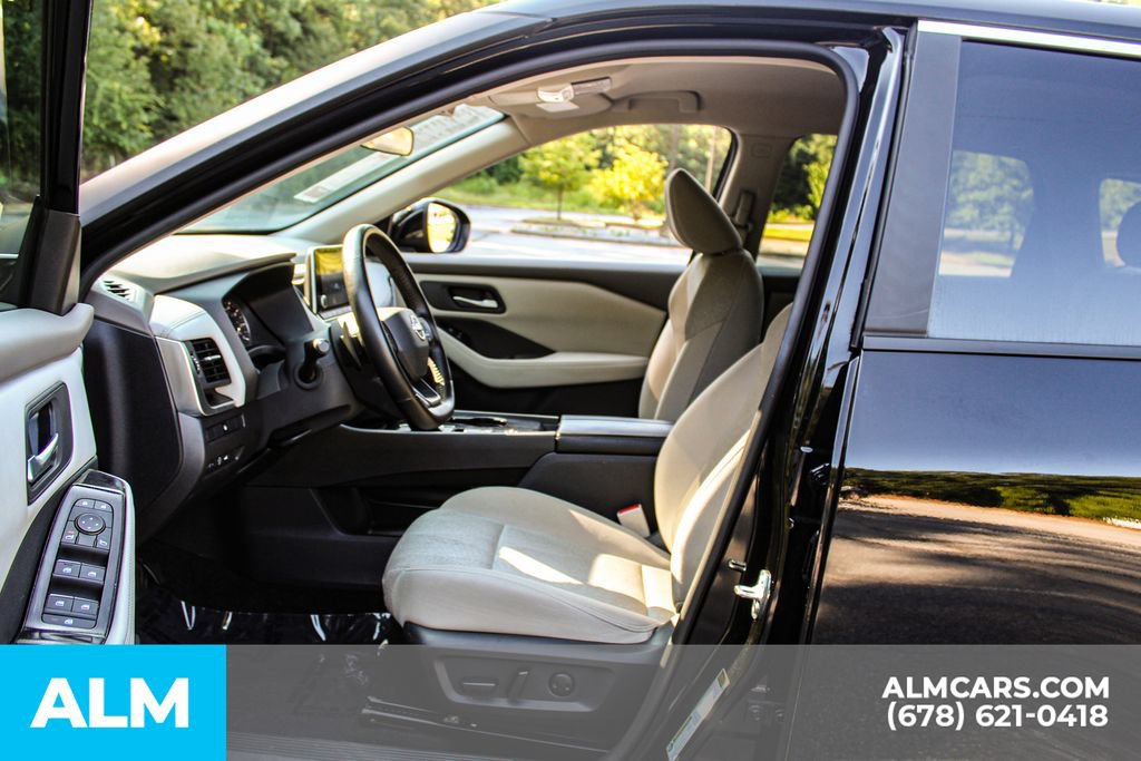 Used 2025 Nissan Rogue SV FWD image 16
