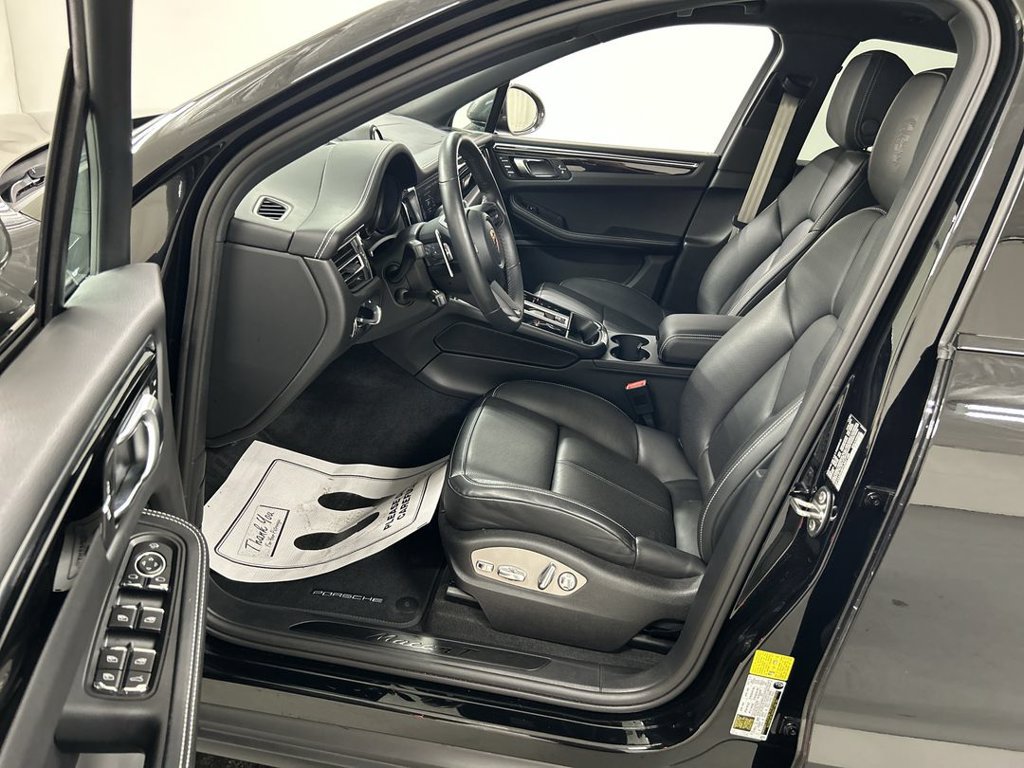 Certified 2026 Porsche Macan Turbo AWD/4WD image 9