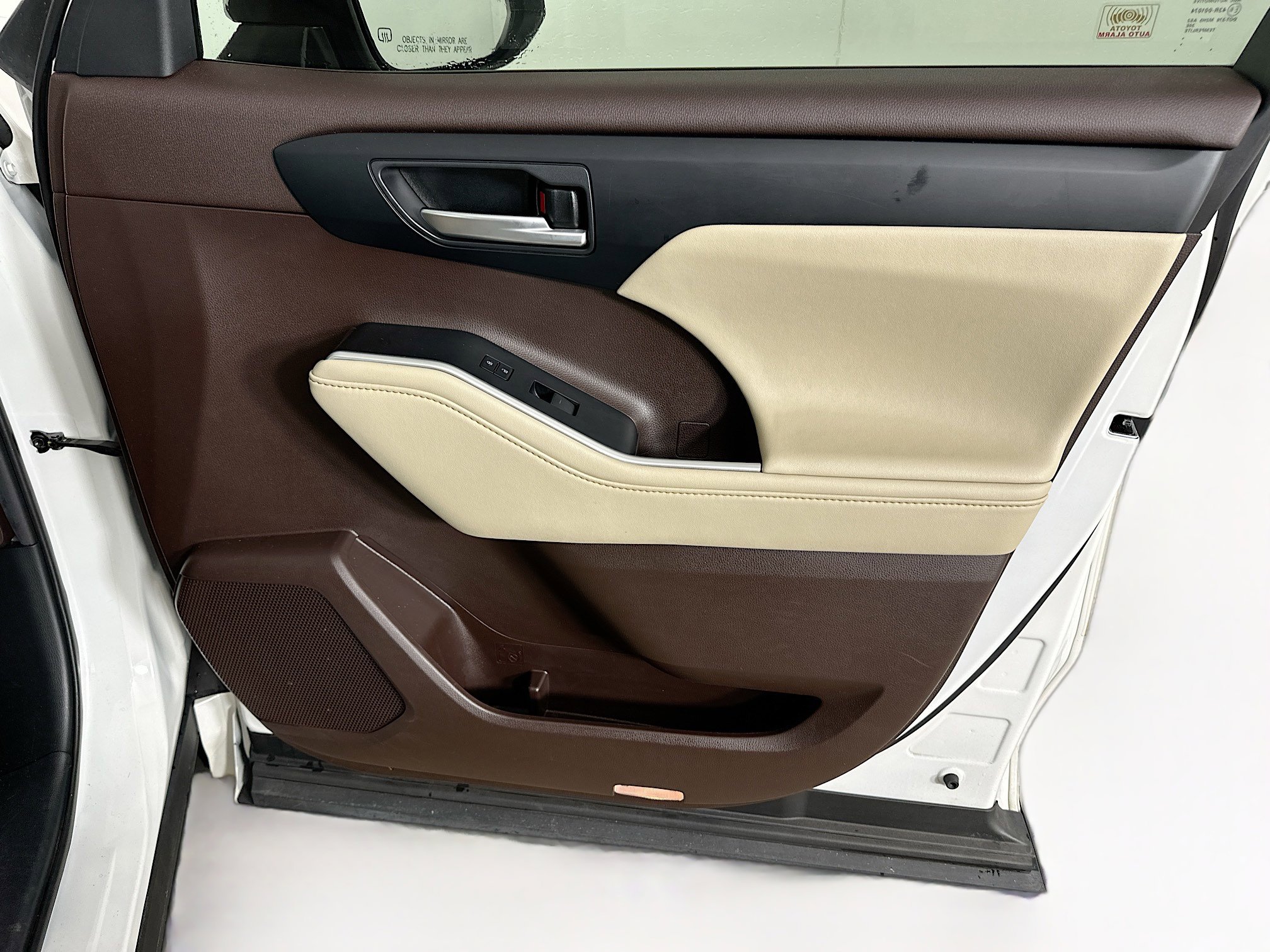 Used 2020 Toyota Highlander XLE image 34