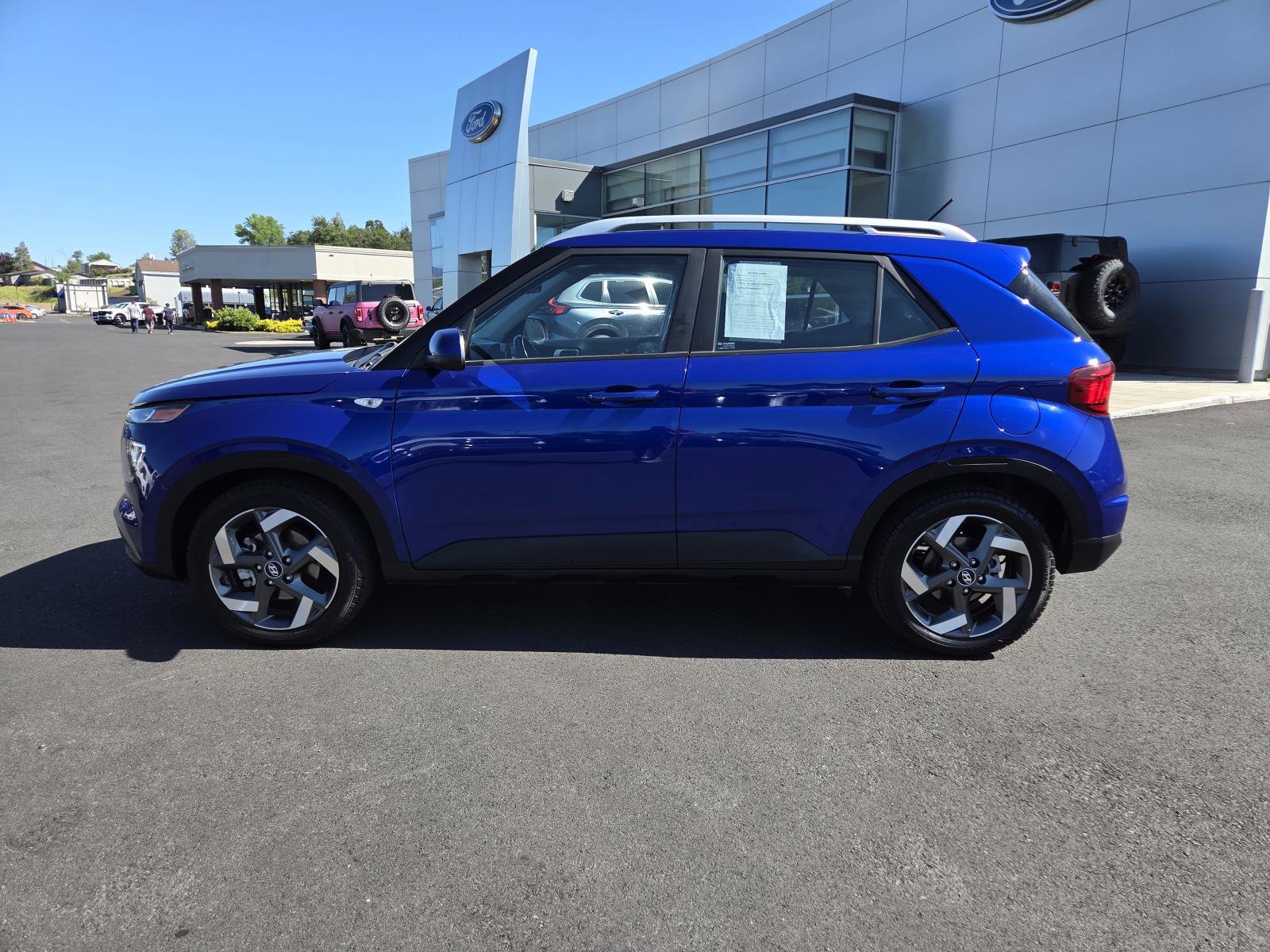 Used 2023 Hyundai Venue SEL FWD image 8