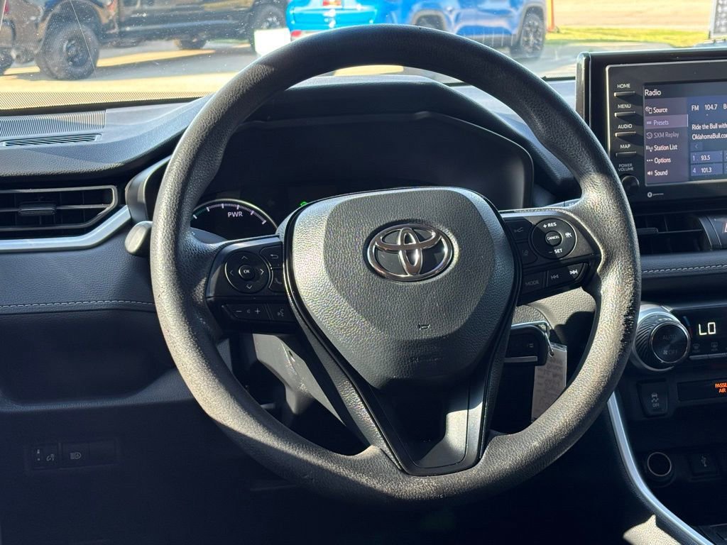Used 2022 Toyota RAV4 LE image 10