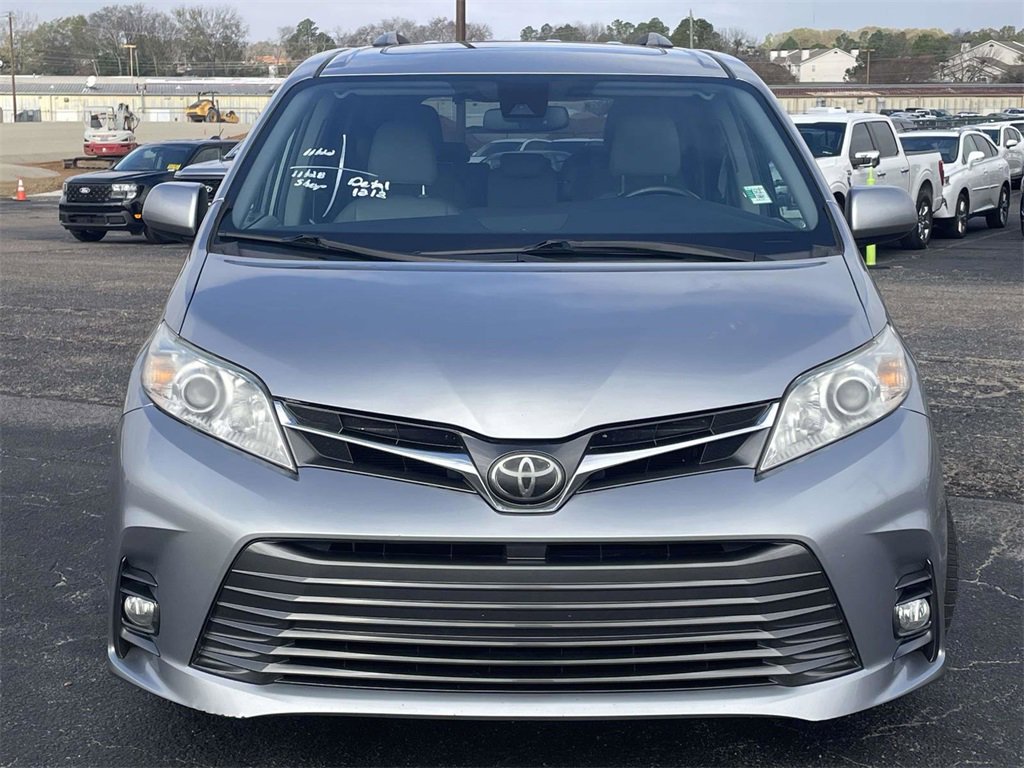 Used 2018 Toyota Sienna XLE image 8