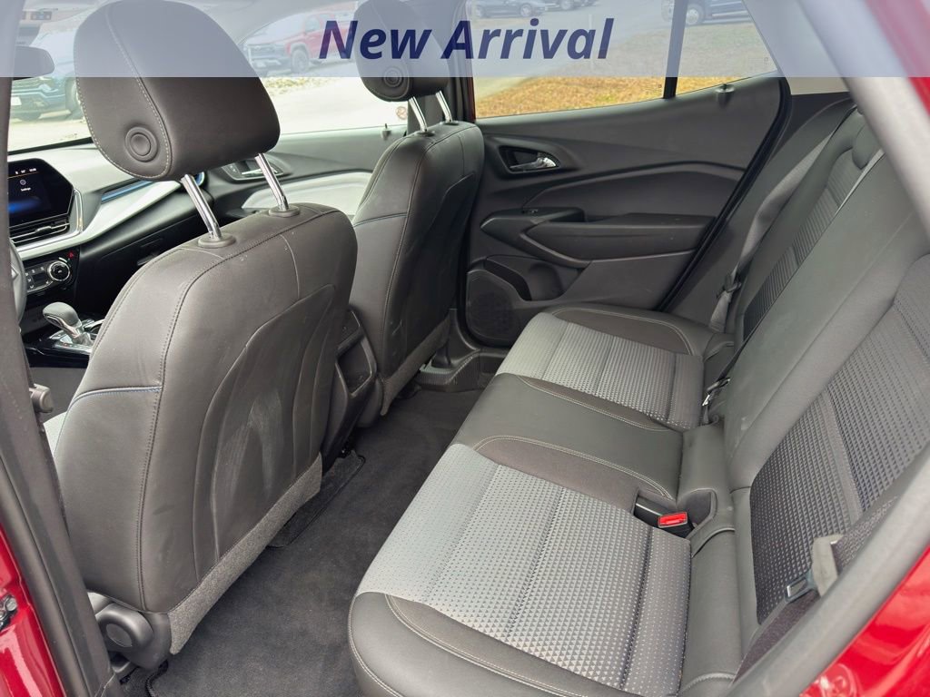 Certified 2025 Chevrolet Trax LT w/ LT Convenience Package image 8