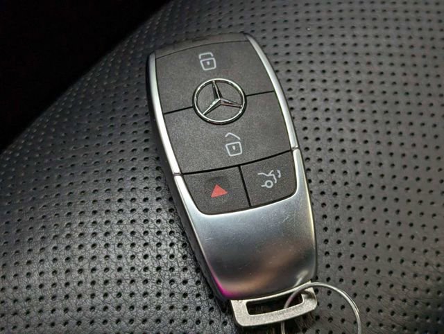 Used 2023 Mercedes-Benz GLC 300 4MATIC Coupe image 23