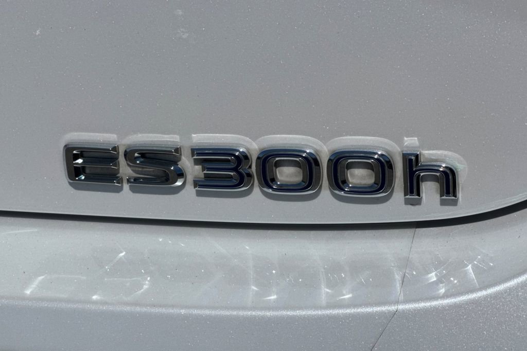 Used 2021 Lexus ES 300h w/ Accessory Package 2 FWD image 26