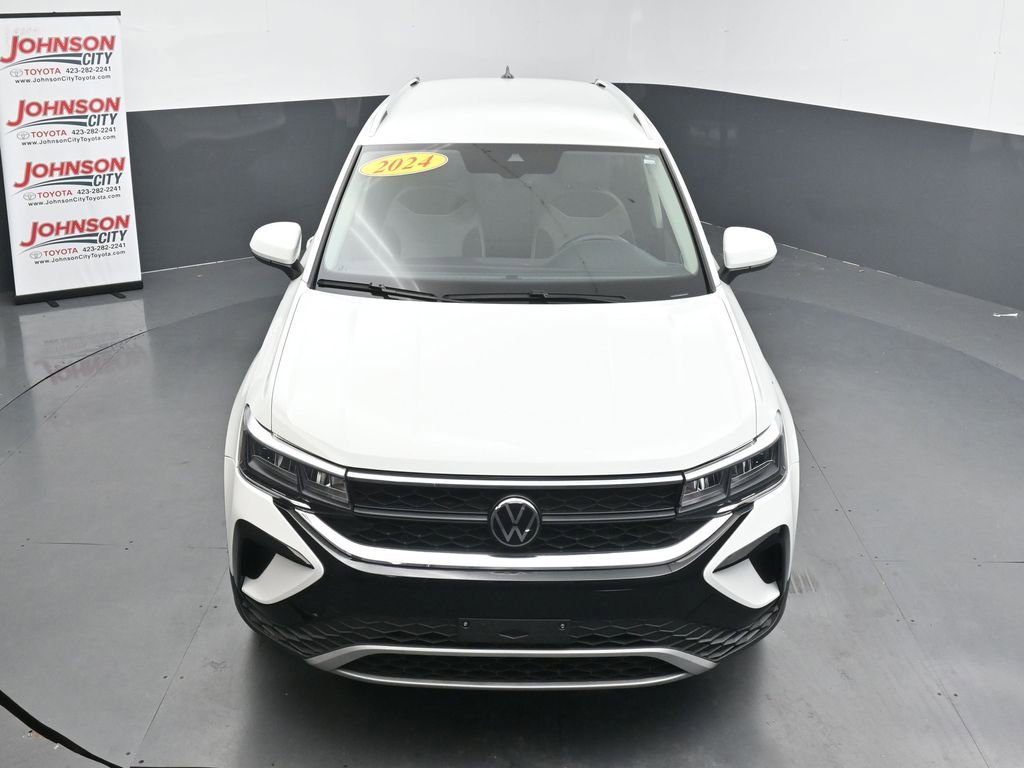 Used 2024 Volkswagen Taos SE image 30