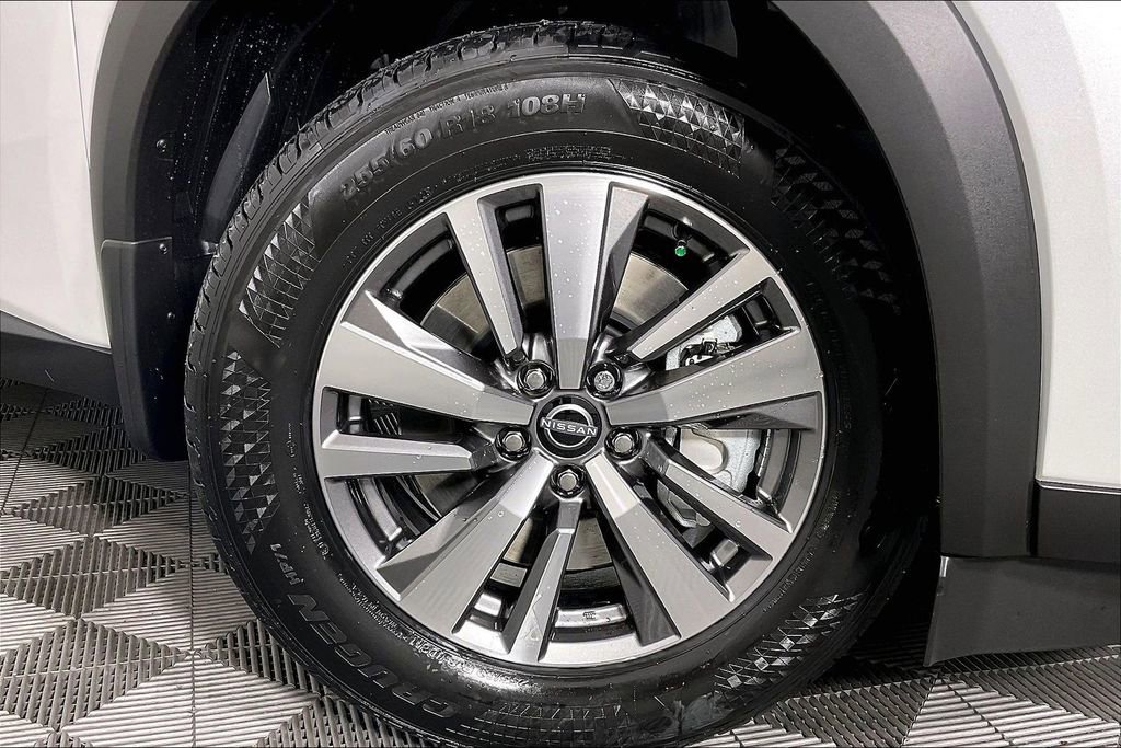 New 2026 Nissan Pathfinder SL image 5