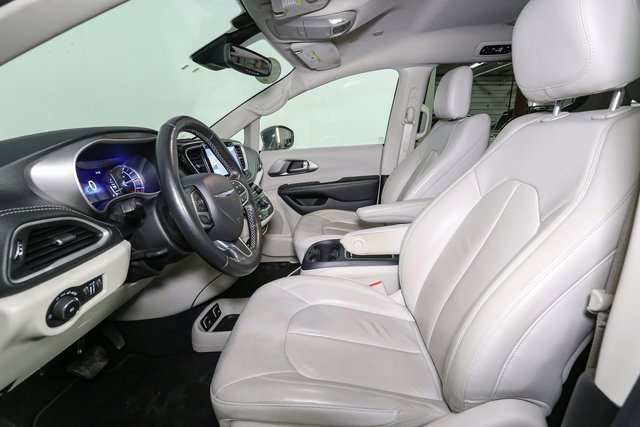 Used 2021 Chrysler Pacifica Touring-L image 42