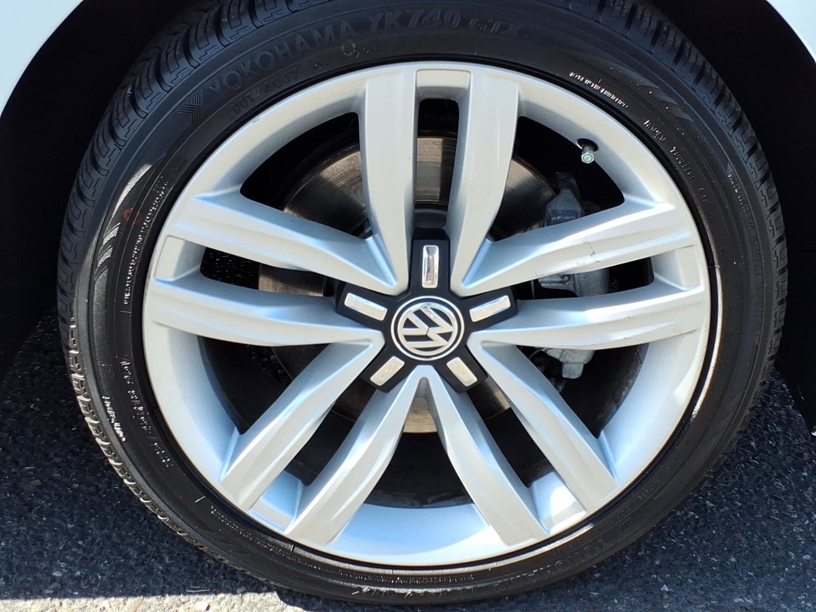 Used 2016 Volkswagen Passat 1.8T SEL Premium image 9