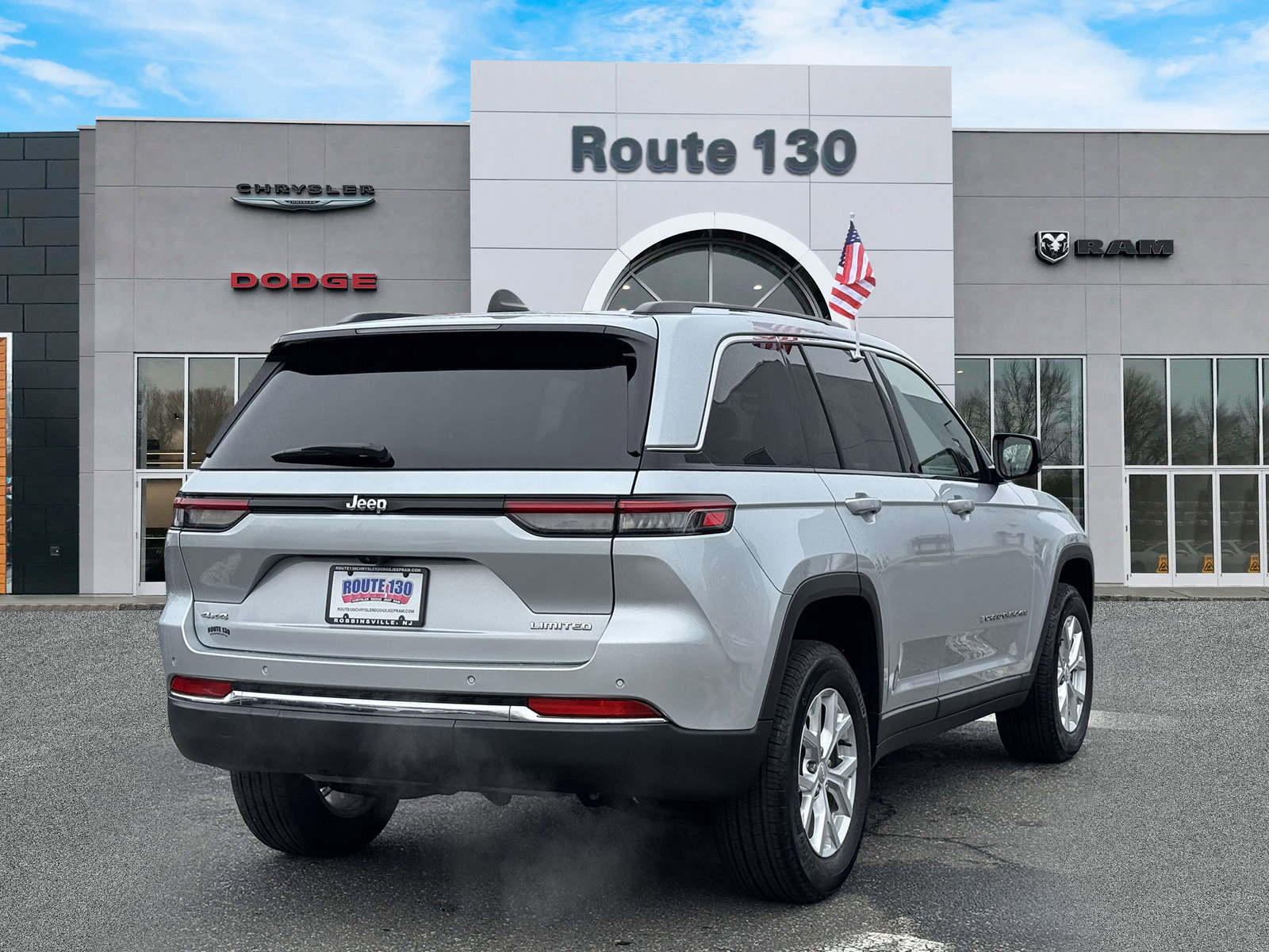 Used 2023 Jeep Grand Cherokee Limited AWD/4WD image 4