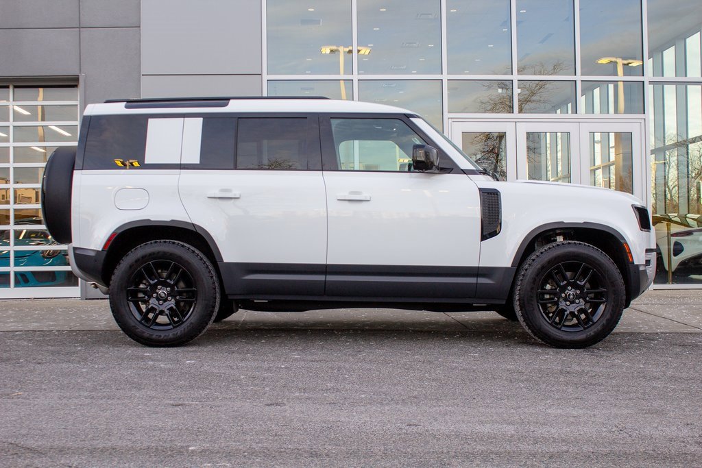 Used 2025 Land Rover Defender 110 S image 4