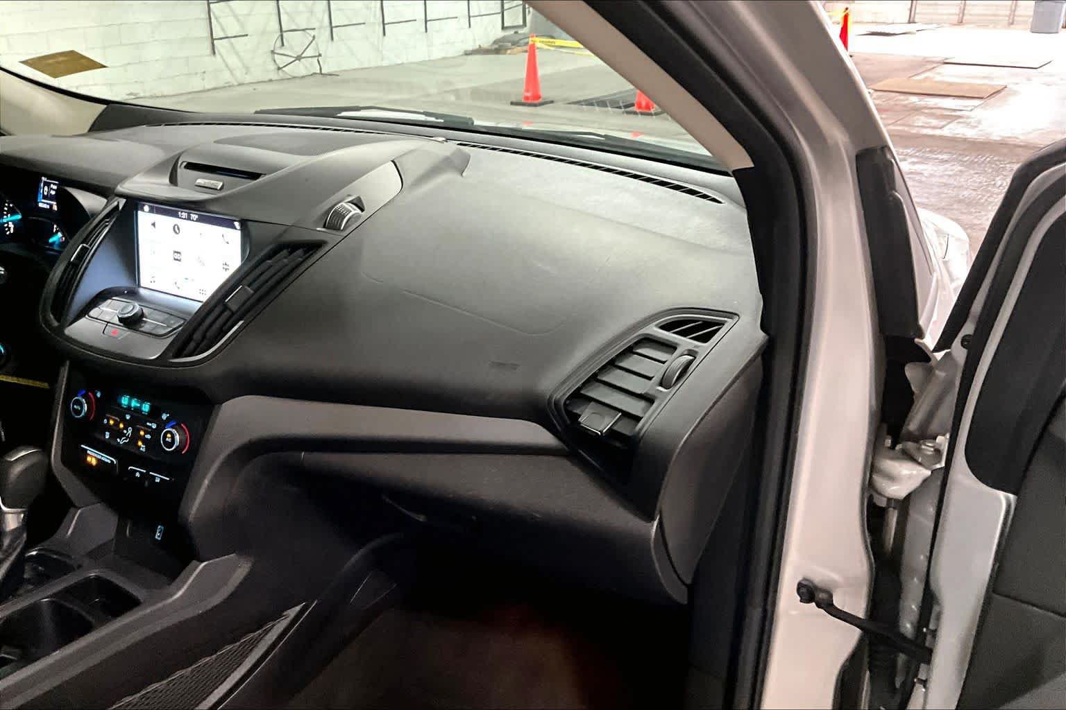 Used 2017 Ford Escape SE w/ Equipment Group 201A AWD/4WD image 18