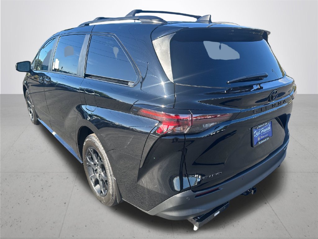 New 2026 Toyota Sienna XLE Woodland Edition AWD/4WD image 9