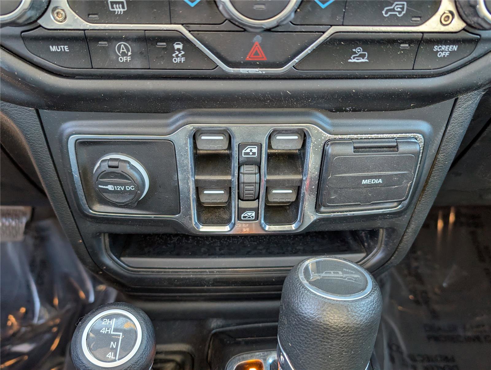 Used 2023 Jeep Gladiator Sport image 22