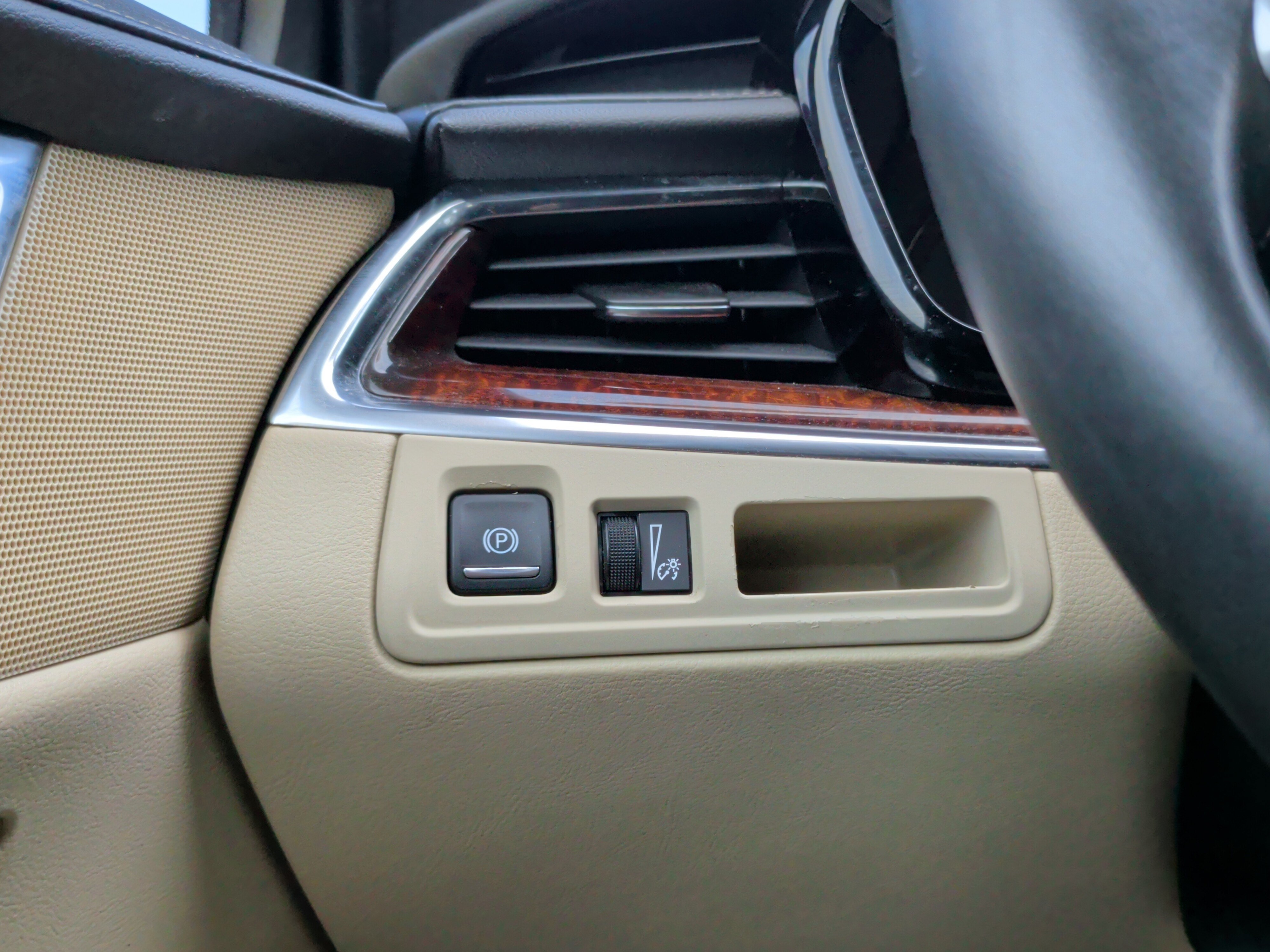 Used 2017 Cadillac XT5 Luxury w/ Driver Awareness Package FWD image 26