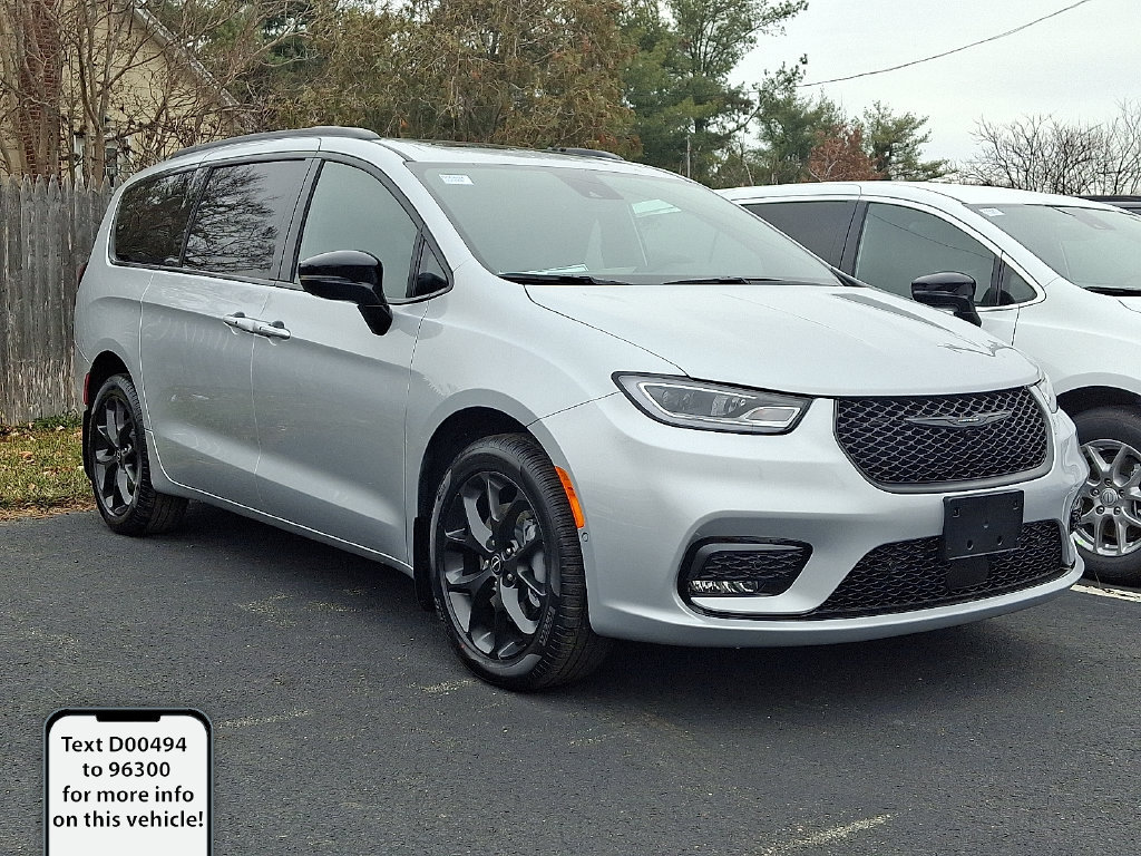 New 2026 Chrysler Pacifica Select w/ S Appearance Package AWD/4WD image 1