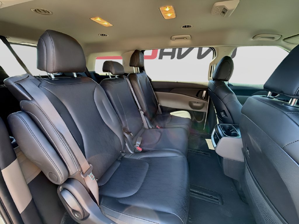 Used 2025 Kia Carnival EX FWD image 28