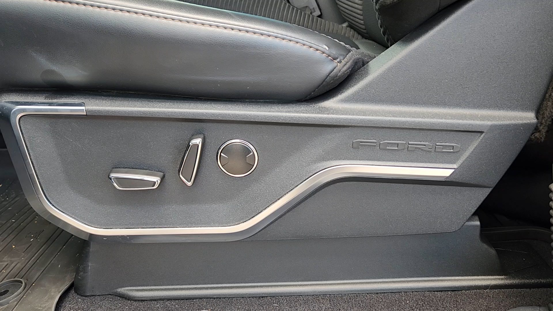 Certified 2023 Ford F150 Raptor AWD/4WD image 9