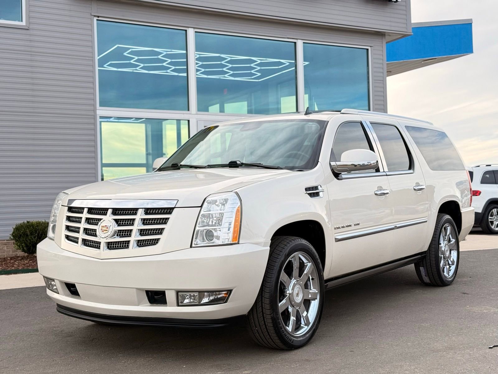 Used 2012 Cadillac Escalade ESV Luxury image 10