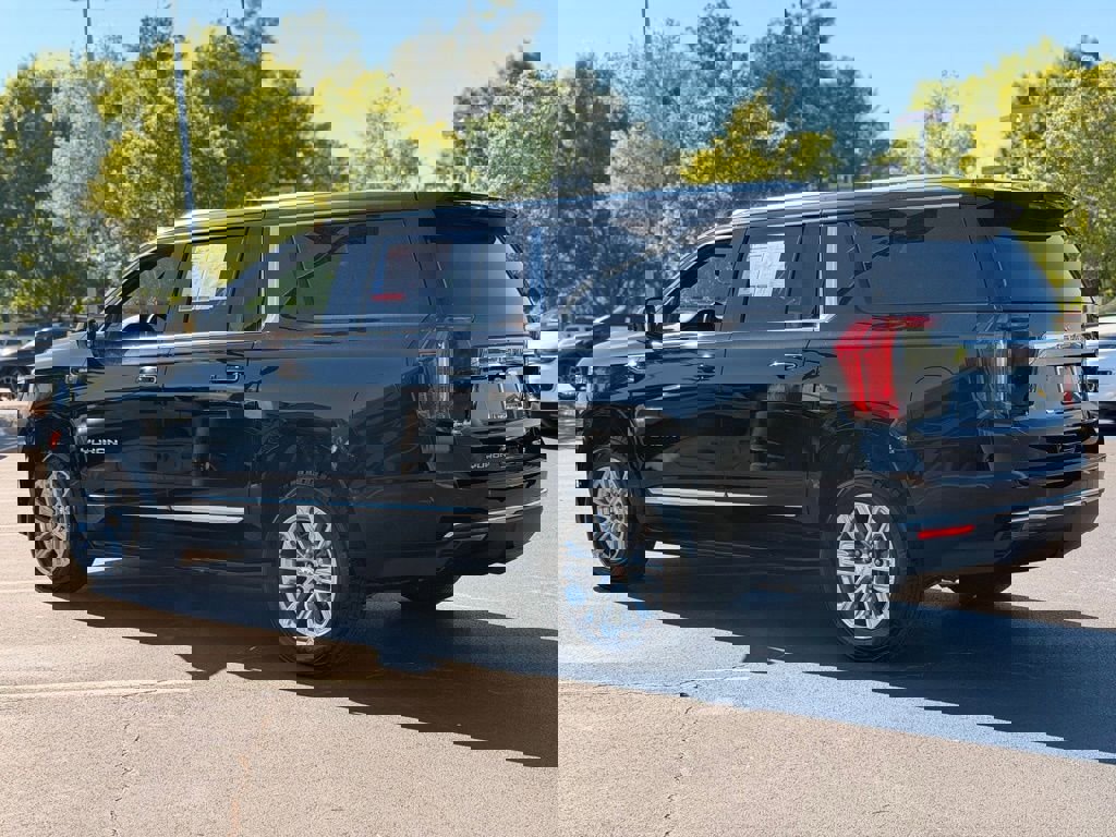 Used 2024 GMC Yukon XL SLT image 11