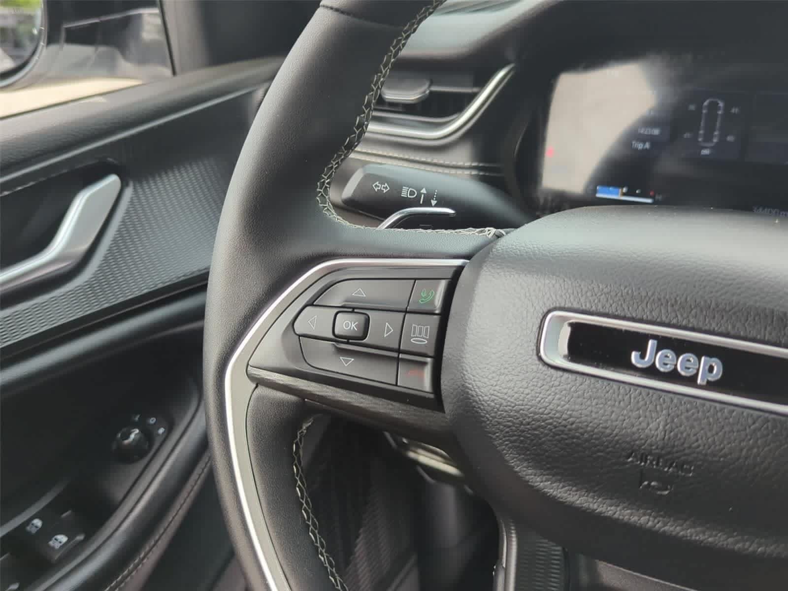 Used 2023 Jeep Grand Cherokee Altitude AWD/4WD image 18