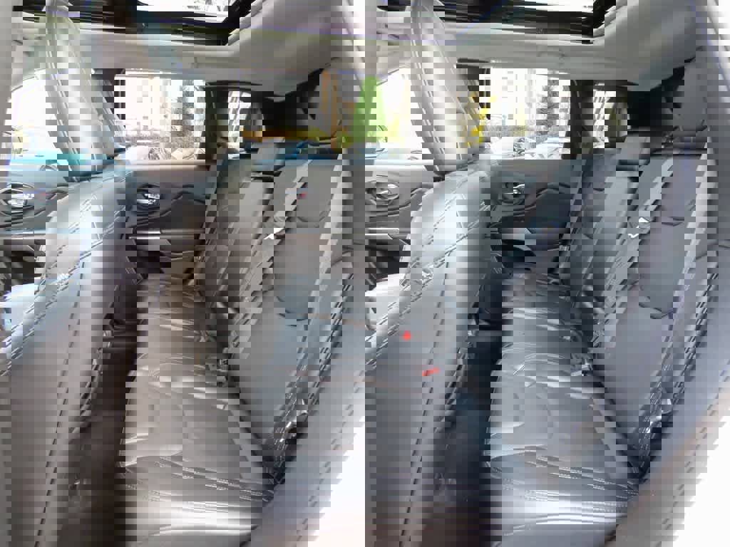 Used 2021 Jeep Cherokee Limited image 16