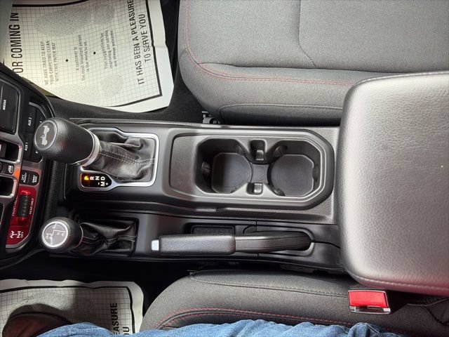 Used 2025 Jeep Wrangler Unlimited Rubicon AWD/4WD image 24