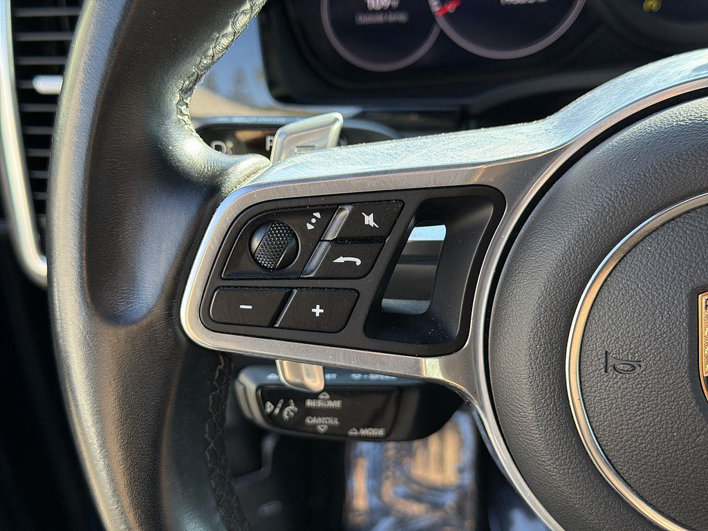 Used 2023 Porsche Cayenne AWD/4WD image 36