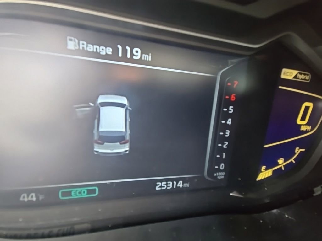 Used 2020 Kia Niro Touring image 16