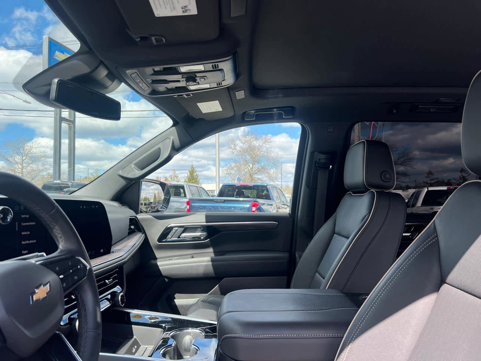 Certified 2025 Chevrolet Suburban Premier w/ Sun And Tow Package image 12