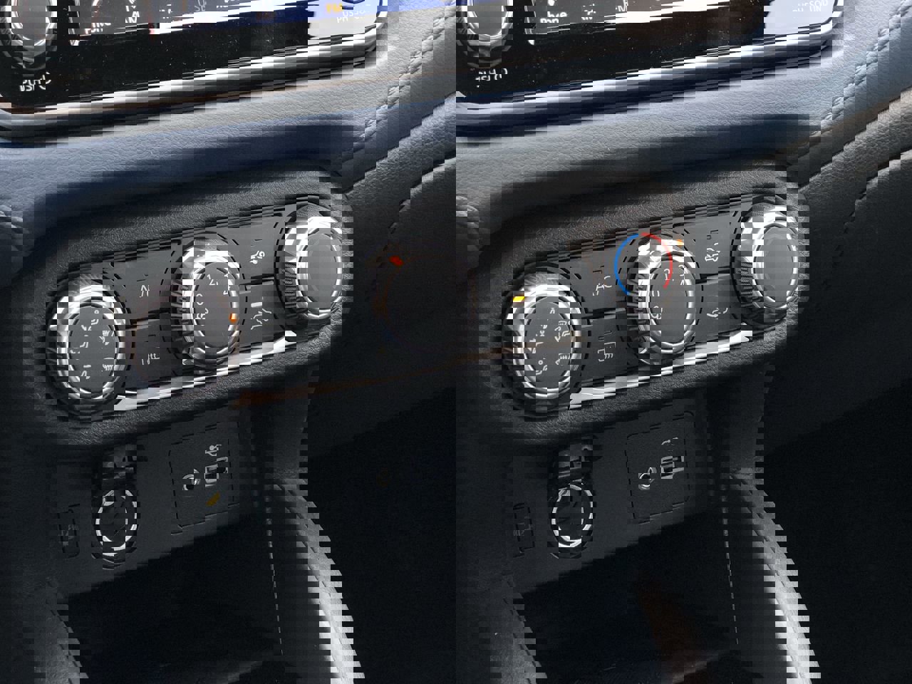 New 2025 Nissan Versa SV w/ Trunk Package image 28